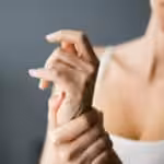 Hand: Schmerzen, Ursachen und Behandlung